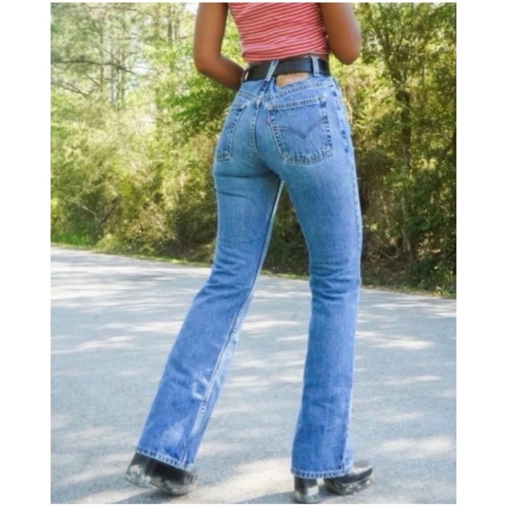 Levi’s 519 90s Vintage Women’s Sz 28 Flare Jeans Mid Rise Light Wash Denim